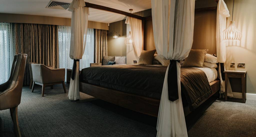 A four-poster bedroom at Moddershall Oaks