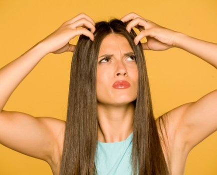 woman with itchy scalp psoriasis