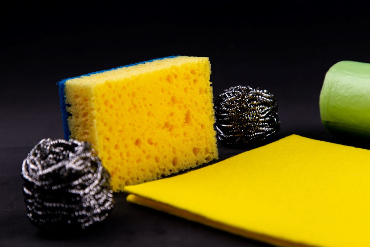 Cleaning with the same sponge spreads bacteria around the home 