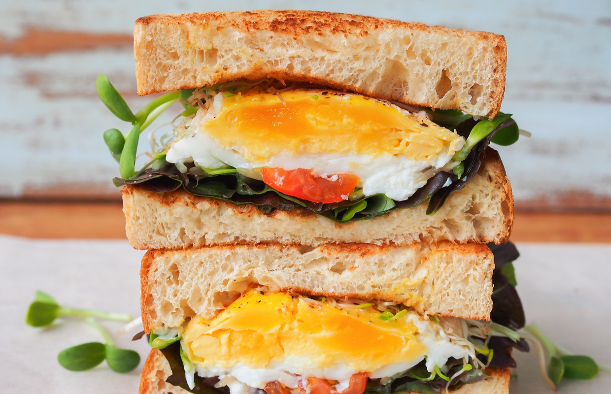Vegetarian E.L.T (egg, lettuce, tomato) sandwich recipe Top Sante