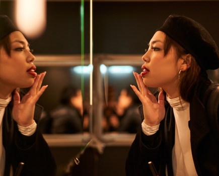 Add drama in all the right places with this full glam make-up tutorial