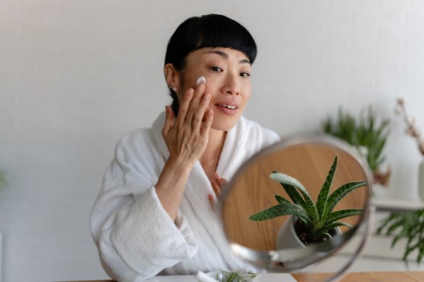 Enhance your beauty sleep with our experts’ recommendations for an upgraded nighttime skincare routine