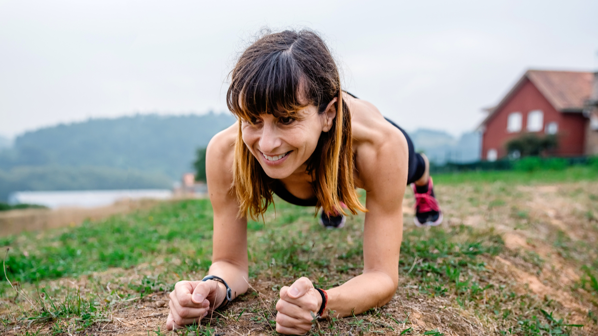 slim your tum with a plank