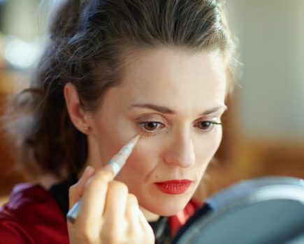 how to apply under eye concealer correctly